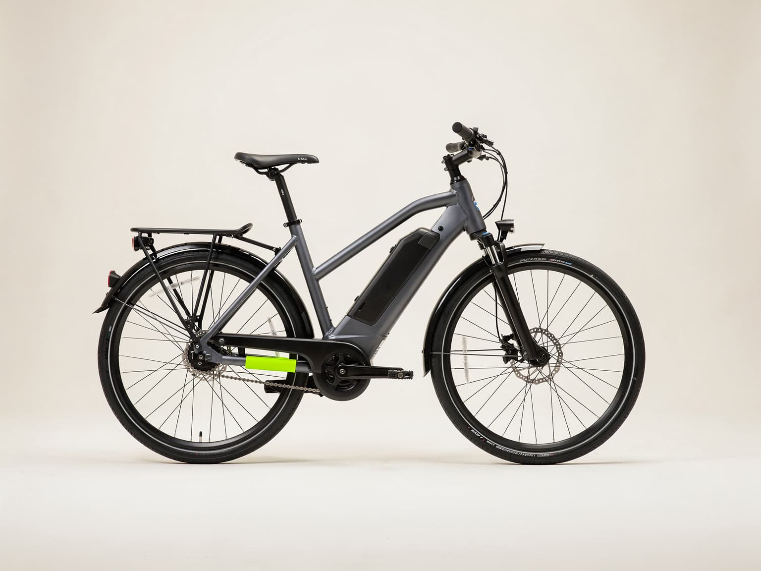 A graphite urban e-bike with an integrated battery, mudguards and a rear rack, side on